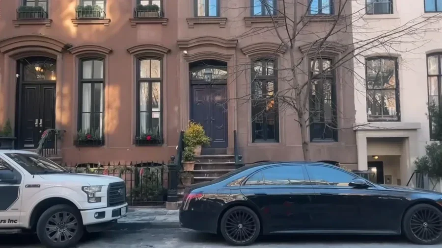 Alone in New York🗽 What I Eat Coffee Hopping Exploring Shopping Cozy Vlog NYC VLOG Ep. 1 15 21 screenshot