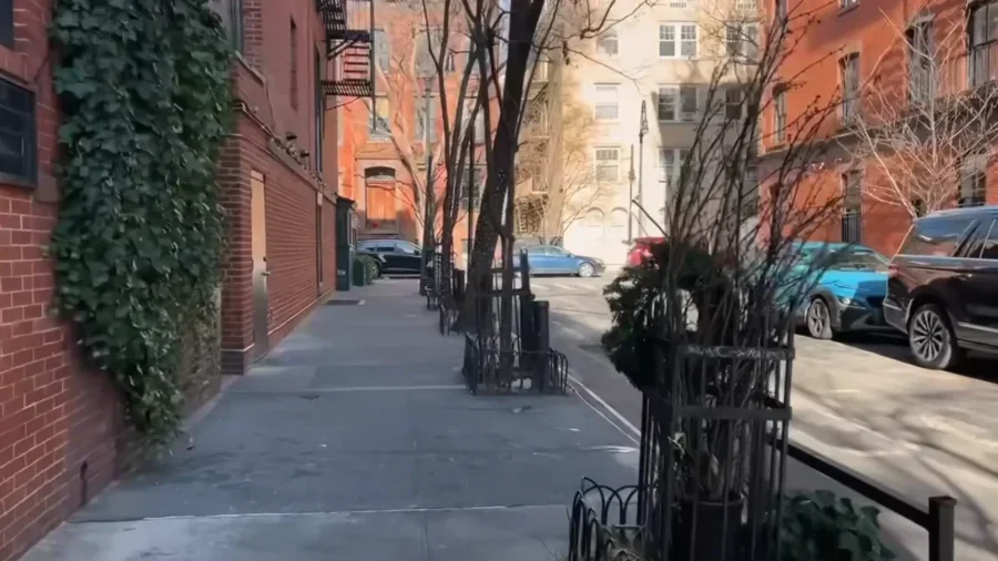 Alone in New York🗽 What I Eat Coffee Hopping Exploring Shopping Cozy Vlog NYC VLOG Ep. 1 15 31 screenshot 1