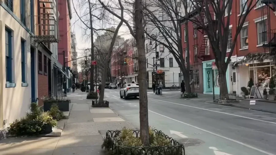 Alone in New York🗽 What I Eat Coffee Hopping Exploring Shopping Cozy Vlog NYC VLOG Ep. 1 17 21 screenshot