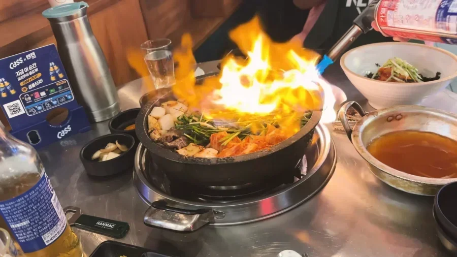 TOP 10 Best Cherry Blossom Spots in Seoul 🌸 Aesthetic cafes Hangang picnic Spring in Seoul VLOG 43 14 screenshot