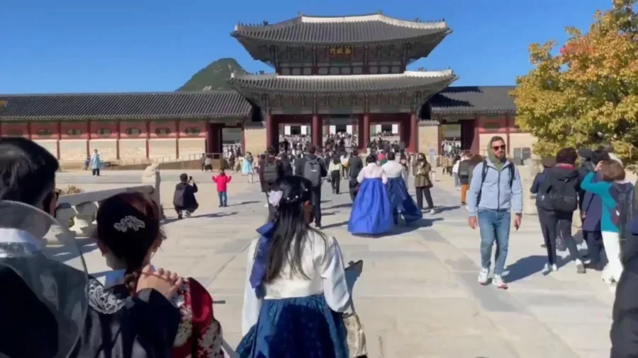 景福宮指南:訪問首爾皇家心臟的提示(交通、入場及住宿) 11 We Visited Seouls INCREDIBLE Palace Gyeongbokgung 경복궁 Tour Guide 3 35 screenshot
