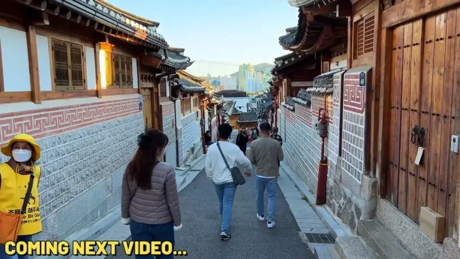 경복궁 가이드: 서울의 왕궁을 방문하는 팁 (교통, 입장, 및 숙박) 6 We Visited Seouls INCREDIBLE Palace Gyeongbokgung 경복궁 Tour Guide 8 0 screenshot 1