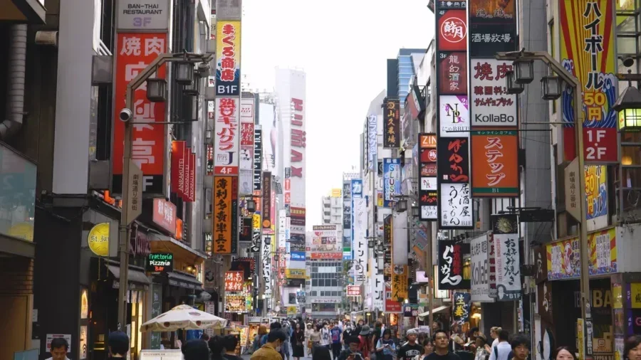 Shinjuku Japan Travel Guide 2026: Neon Lights, Ultimate Shopping, and the Best Places to Stay in Tokyo