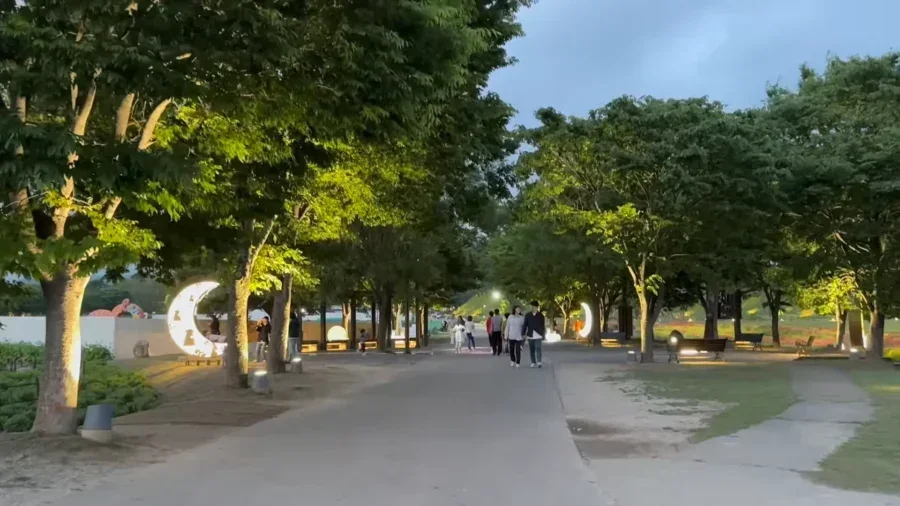 📍Gyeongju Korea Travel Guide 12 Things To Do Itineraries Cheomseongdae Bulguksa Gyeongju World 2 1 screenshot