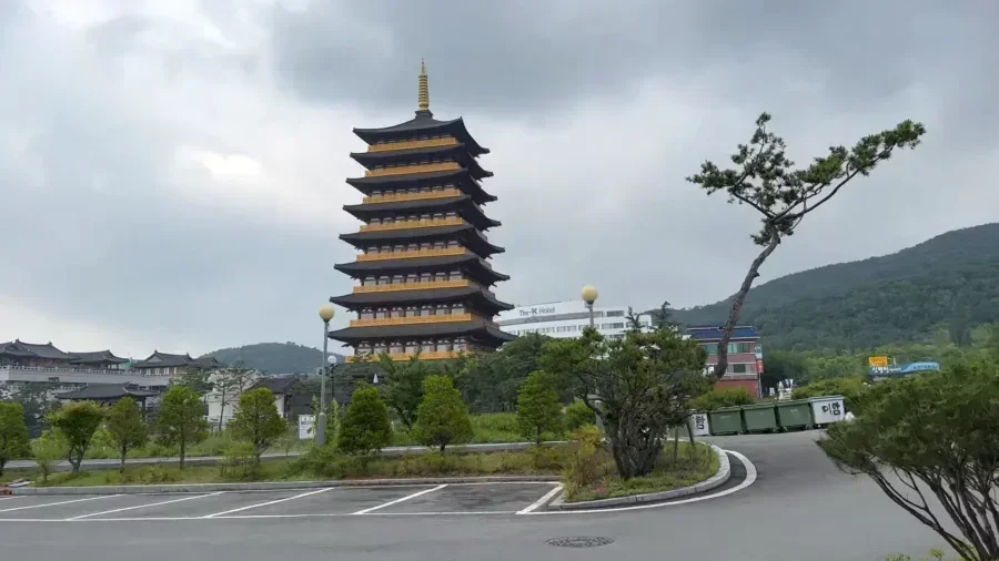 📍Gyeongju Korea Travel Guide 12 Things To Do Itineraries Cheomseongdae Bulguksa Gyeongju World 4 21 screenshot 1